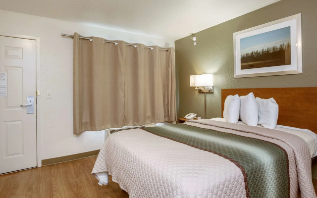 HomeTowne Studios by Red Roof Philadelphia – Mt Laurel/ Maple Shade, NJ