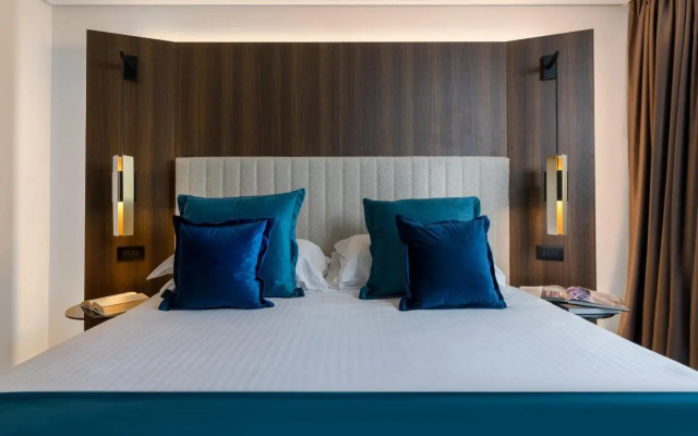 We Me Suite Hotel
