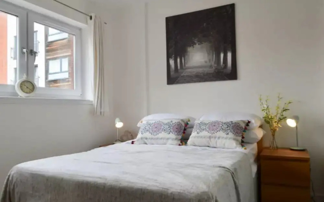 1 Bedroom Apartment In Leith