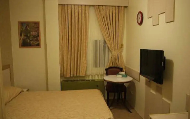 Aryo Barzan Hotel