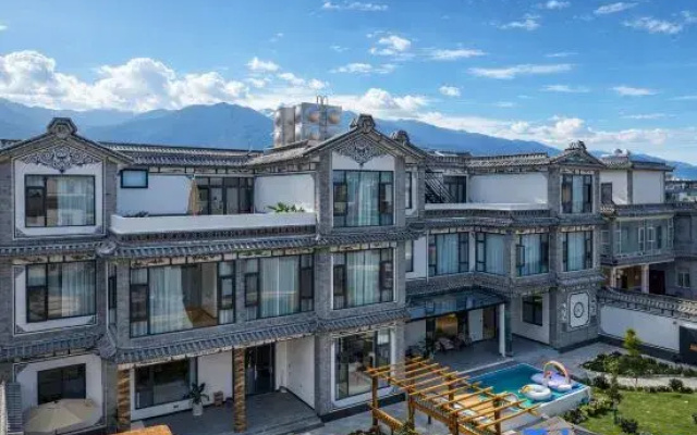 Dali Yunlu Courtyard