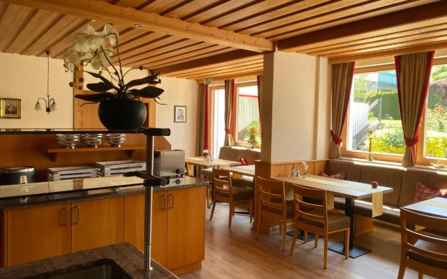 Pension- Hotel Maximilian