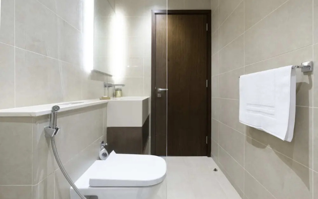 Urban Apartment in Marina Gate, Central Location!