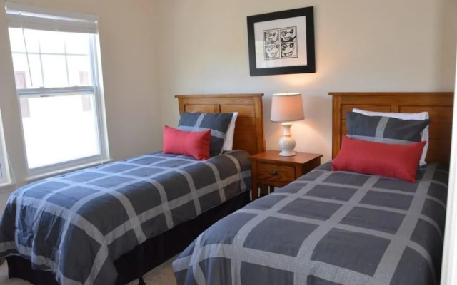 Modern Lucaya 4 Bedrooms 3 Baths Townhome