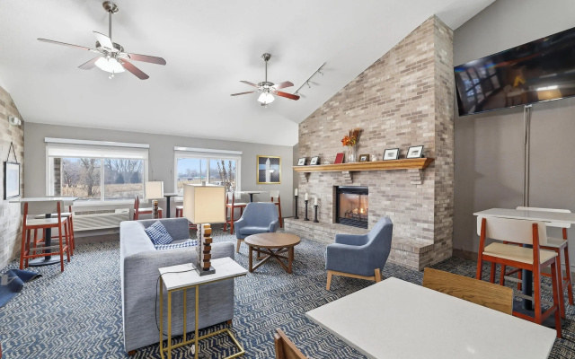 AmericInn by Wyndham White Bear Lake St. Paul