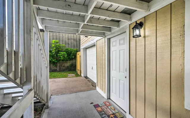 1 Mi to Seawall! Dog-friendly Coastal Getaway