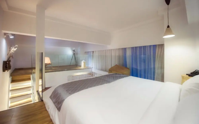 Zizai Music B&B(Qilou Old Street Branch)