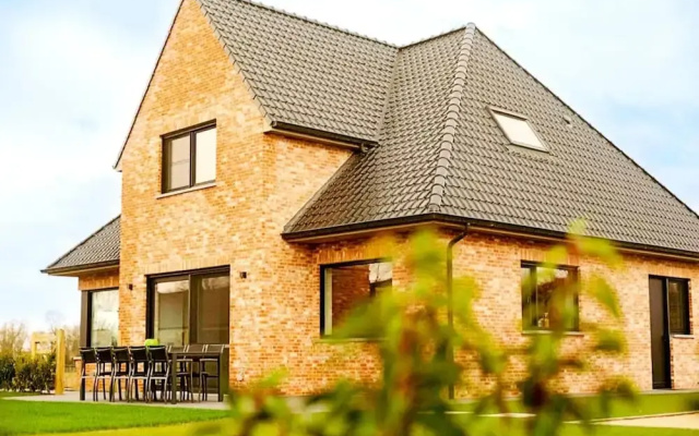 Luxury Holiday Home in Zwevezele