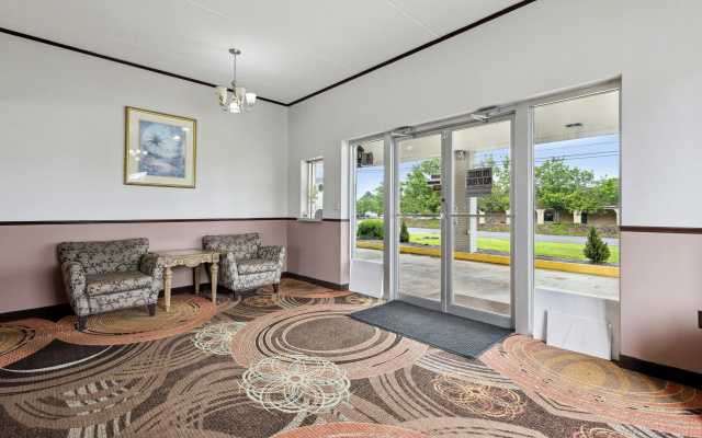 Relax inn by OYO Greeneville Near Hwy US-321