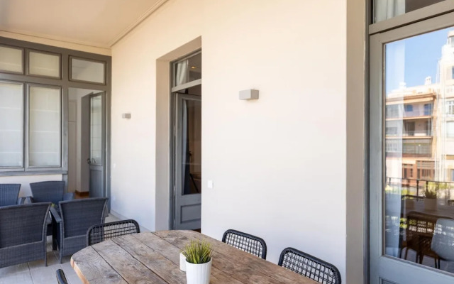 Apartamento de Tres Habitaciones con Terraza 21B