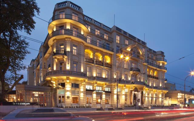 Отель Austria Trend Parkhotel Schönbrunn вид на фасад