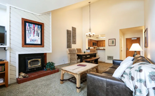 Aspen Creek 311 Walk to Eagle Lodge, Log Burning Fireplace, Great Complex Amenities by RedAwning