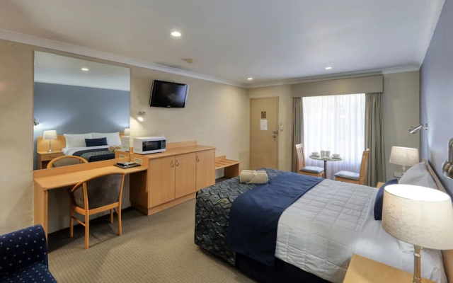 Edward Parry Motel