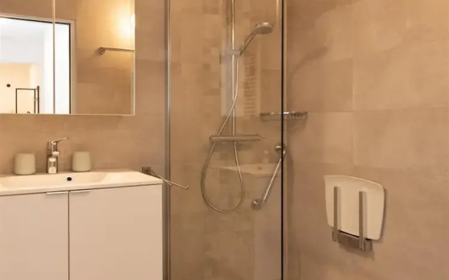 Lateral sea View Apartment in Ostend