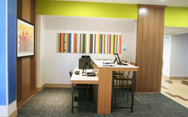 Holiday Inn Express & Suites Clarion