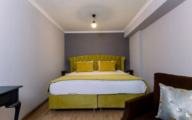 Tri̇o Hotel Airport