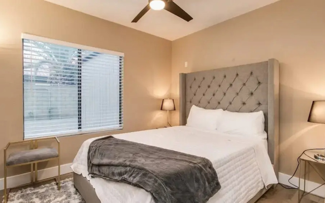 Amazing Remodeled Scottsdale 5 Bdrm W/pool!