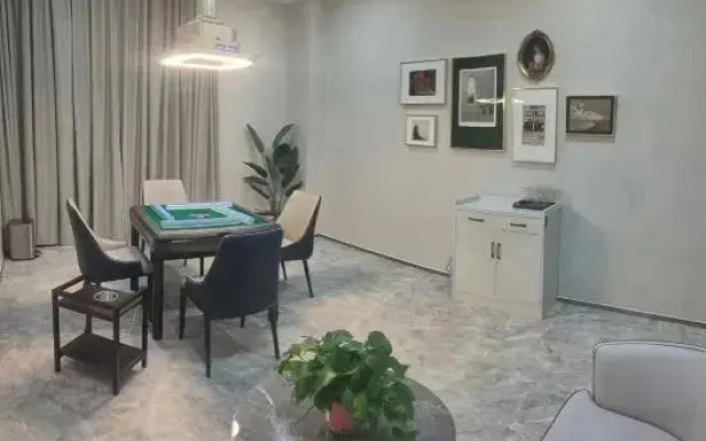 Mercure Hotel Xinyangdong Railway Station