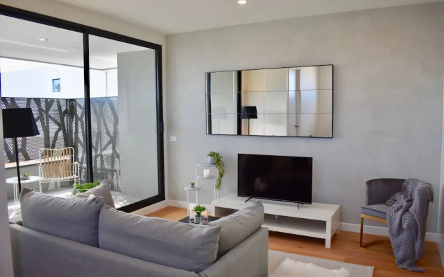 Modern and Elegant Apartment Near The Beach