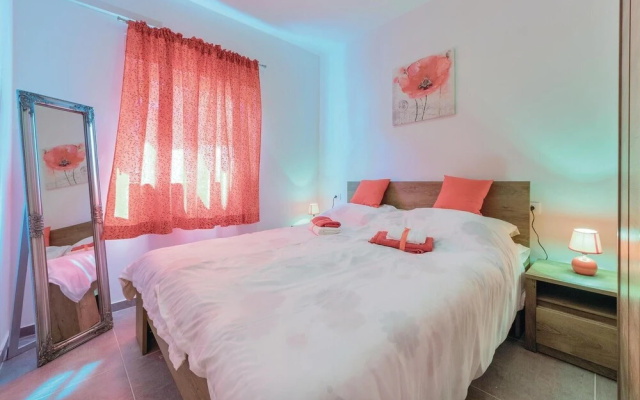 Stunning Home in Novigrad With Wifi and 2 Bedrooms