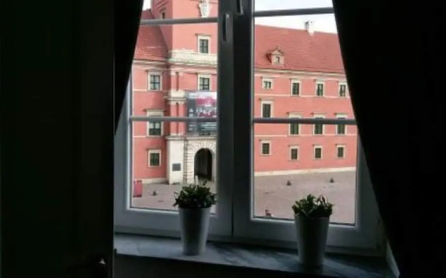 Lumina apart with view on Plac Zamkowy