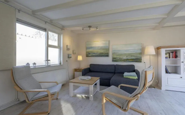 Lovely Bungalow on Green Park With Patio