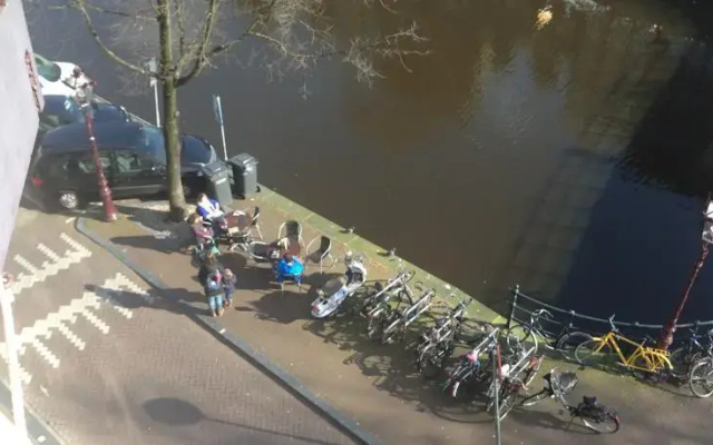 amsterdam canal house