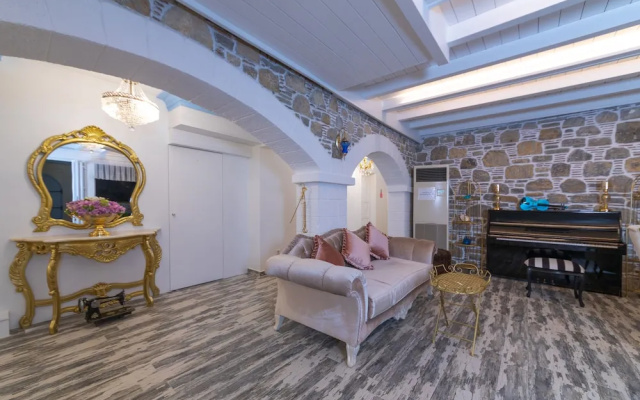 Louise'in Konağı