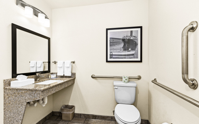 Cobblestone Hotel & Suites - Superior Duluth