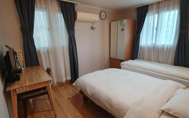 Appletree Hotel