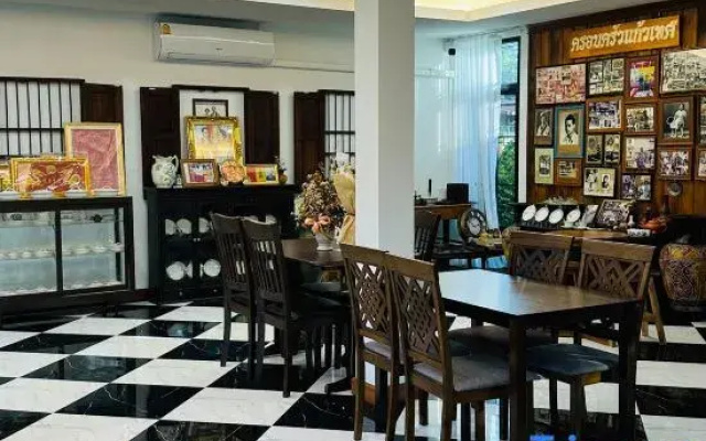 Baan Prapassarakom HomeStay& Cafe