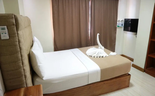 Candice Lucy Hotel Caticlan
