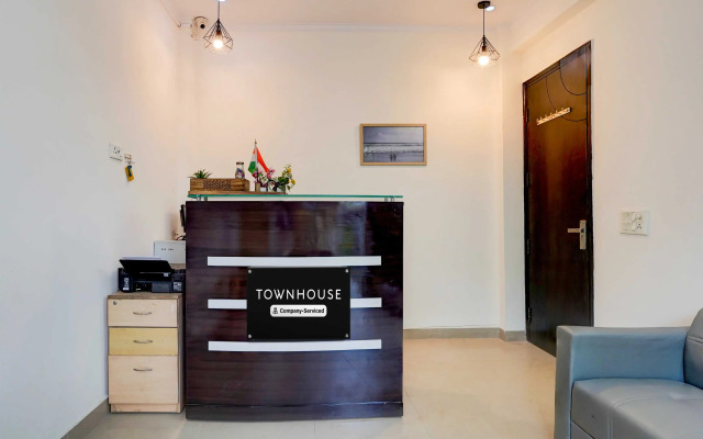 Townhouse Oak Sector 53 Golf Course Road