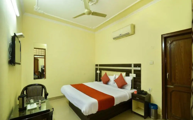 OYO 8073 Grand Residency