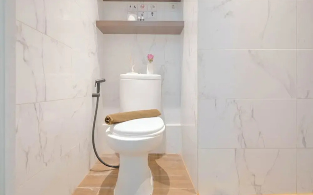 Comfort And Big 1Br At Green Pramuka City Apartment
