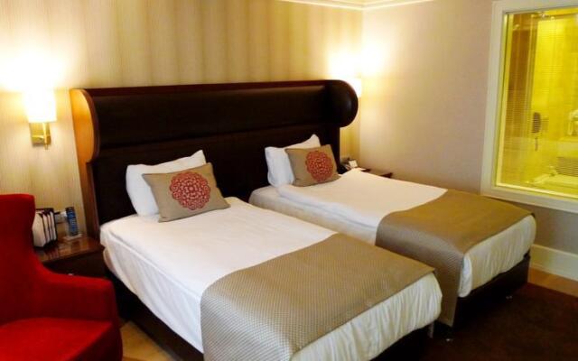 Отель Titanic Comfort Sisli вид на фасад