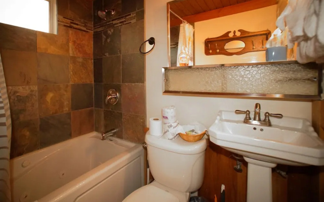 The Cozy Cubbyhole