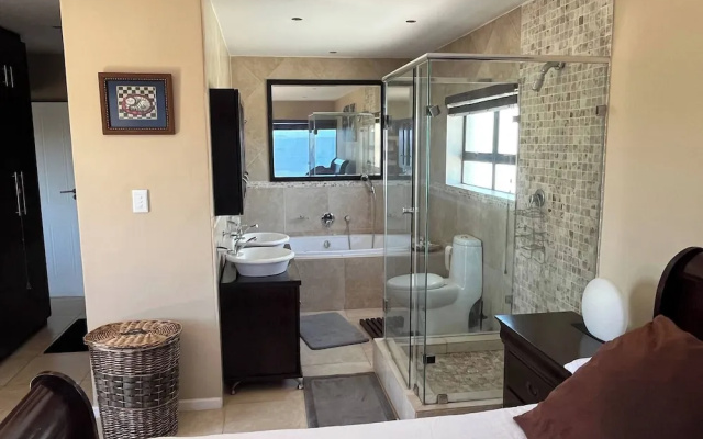 Whispering Waves - Serene Langebaan Getaway With Breathtaking Views