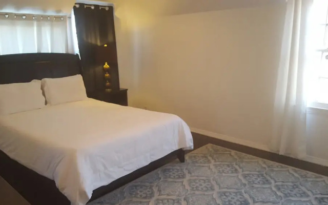 Great 2 Floor house in Beverly-wood