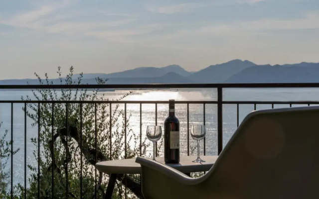 Garda Lake, Free Park, Big Swimming Pool (Adults Only)