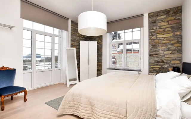 Luxurious Holiday Home in Courtil with Hot Tub