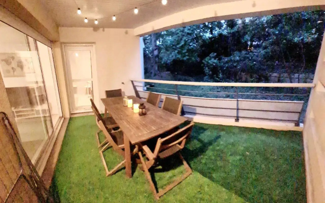 spacieux logement avec terrasse à 100m du tram