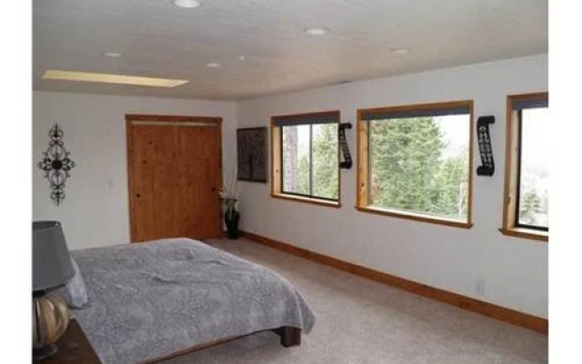 1840 Crystal Air Drive