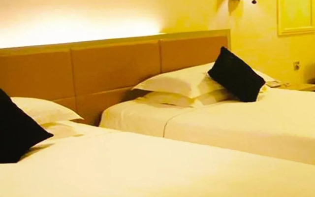 Century Sailboat Apartment Hotel