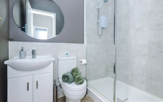 Spacious Home Sleeps 7 in the Heart of Anfield