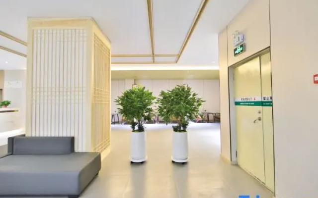Qingfeng Hotel (Yanji Yanbian University West Market Branch)