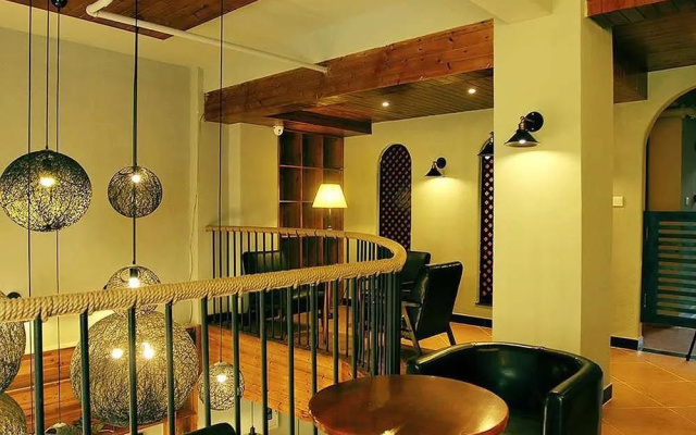 Sanya Onlyblue Art inn