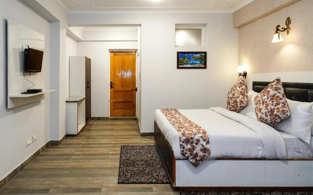 Click Sunburry Hotel Srinagar