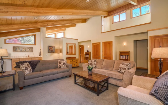 Riverside Lodge