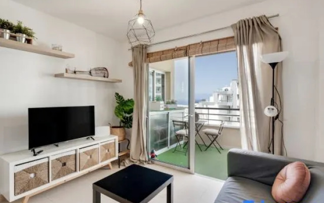 Charming 2-Bedroom Apartment with Ocean Views in Adeje